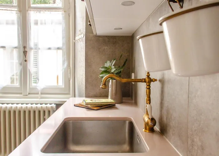 招待所 Bed & Blessing / Casa Borgo 洛迦诺